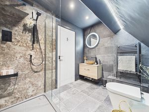 En Suite - click for photo gallery